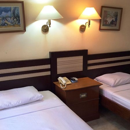 Sri Ratu Hotel Legian Exteriör bild