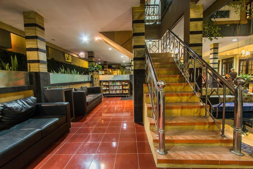 Sri Ratu Hotel Legian Exteriör bild