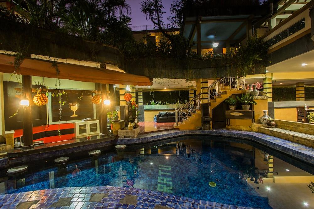 Sri Ratu Hotel Legian Exteriör bild