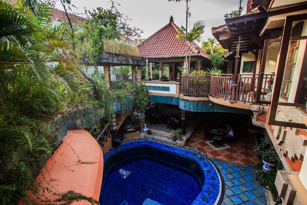 Sri Ratu Hotel Legian Exteriör bild
